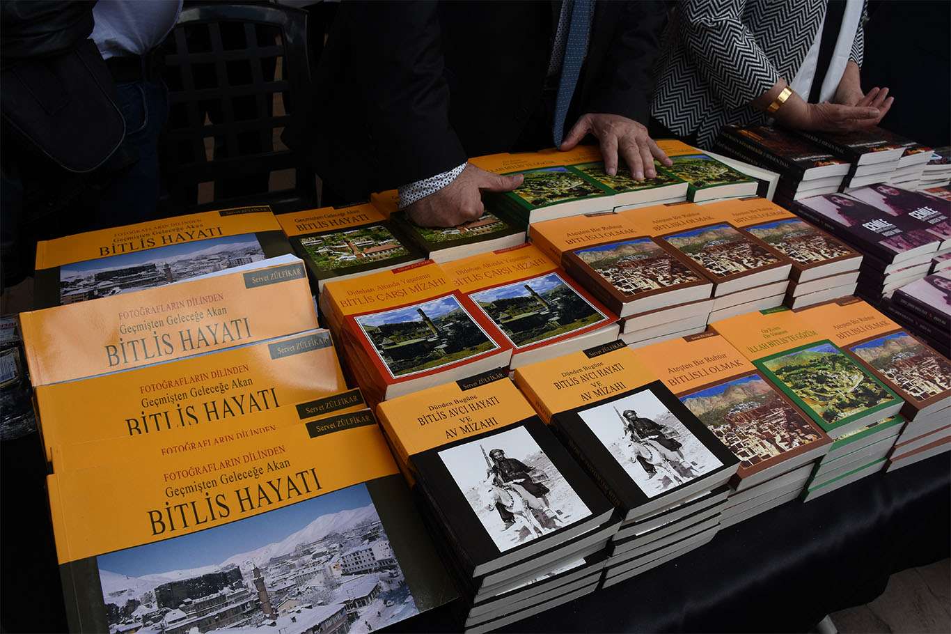 Bitlis’te ilk kez açılan kitap fuarına yoğun katılım